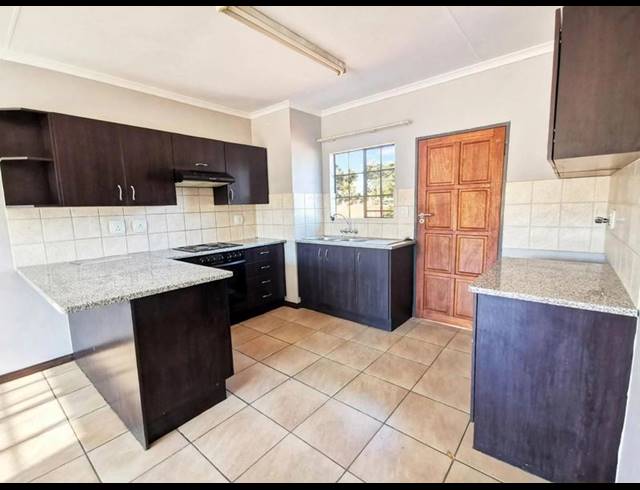 2 BEDROOM TOWNHOUSE FOR SALE IN MEYERTON CENTRAL